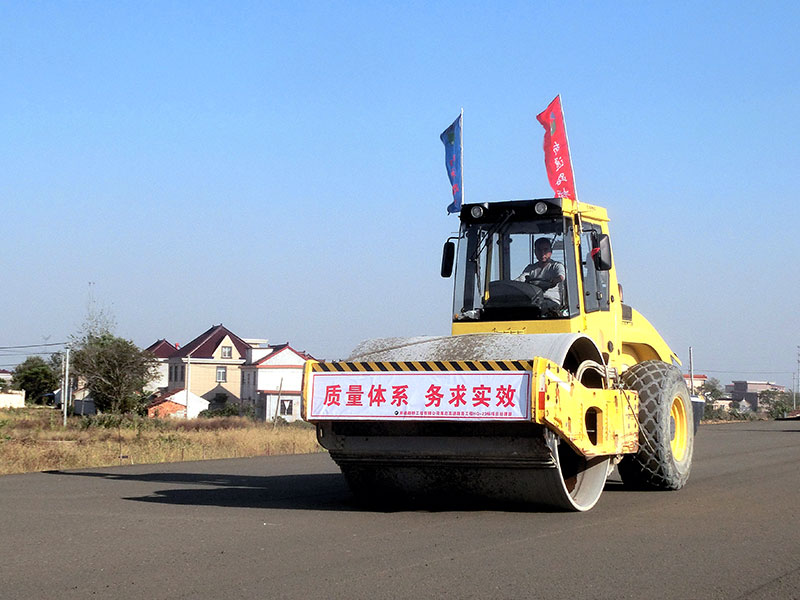 振動(dòng)壓路機(jī)